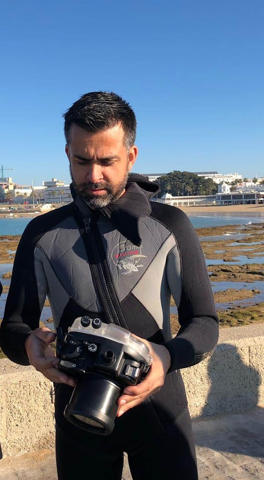 Antonio Morenilla preparado para grabar bajo el agua