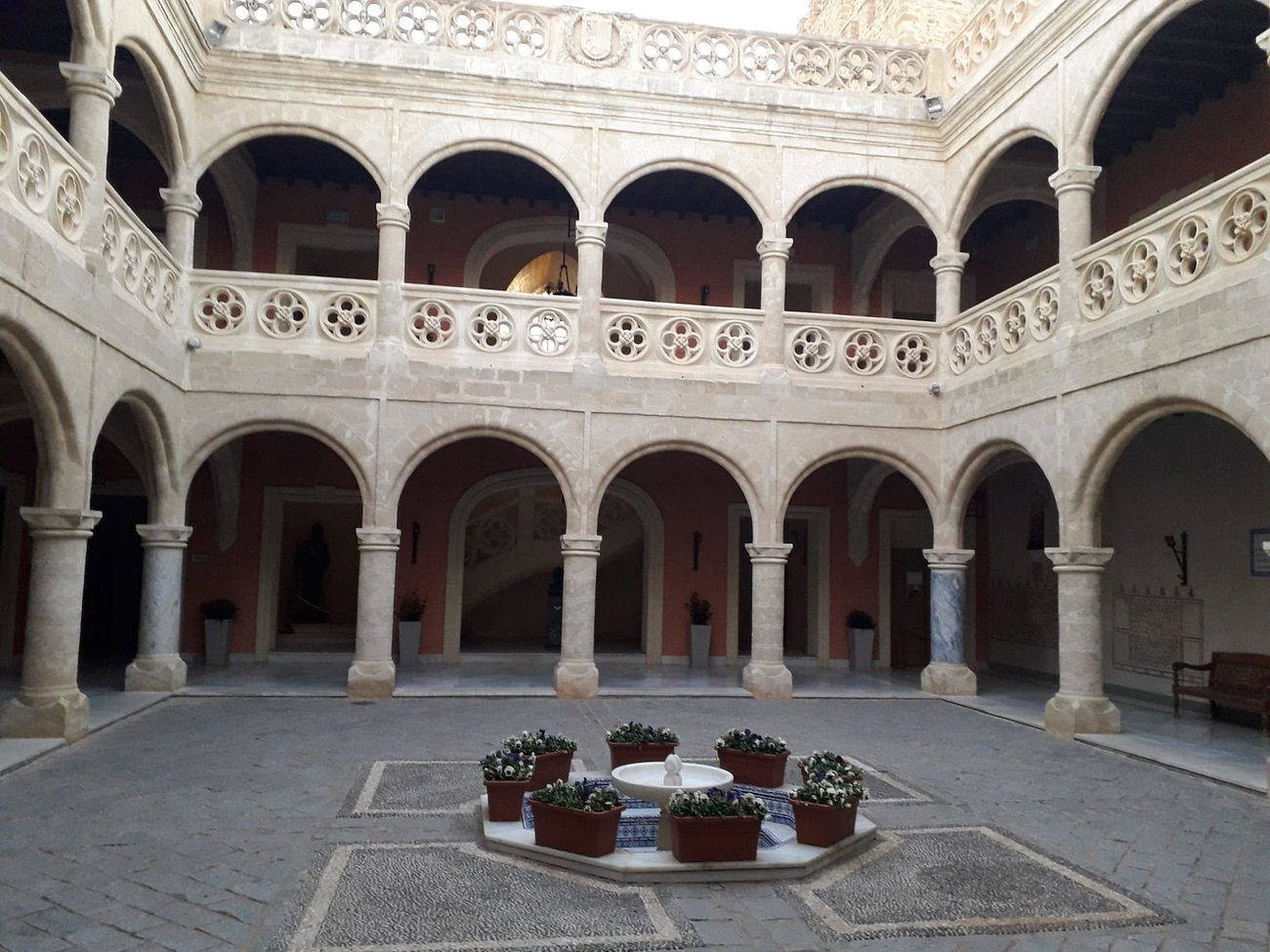 Patio del Castillo de Luna